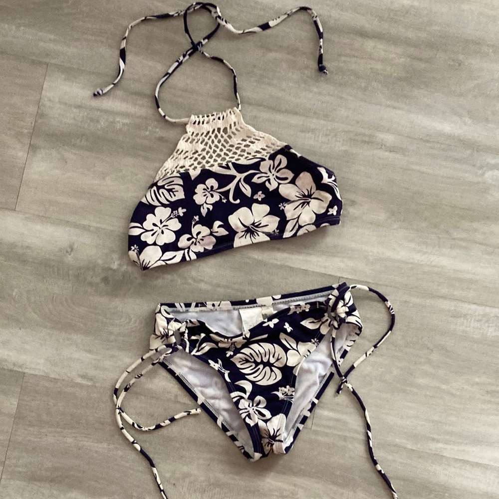 Hobie 2 piece swimsuit size 7 crochet bikini